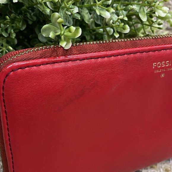 Fossil Zip Around Wallet Red Leather - Picture 4 of 12